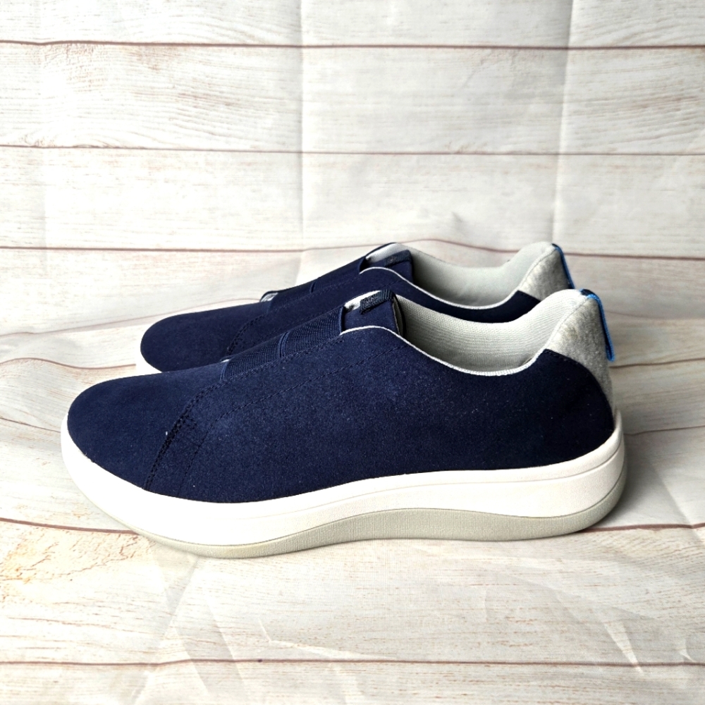 Cloudsteppers by Clarks Slip-on Women Sneakers